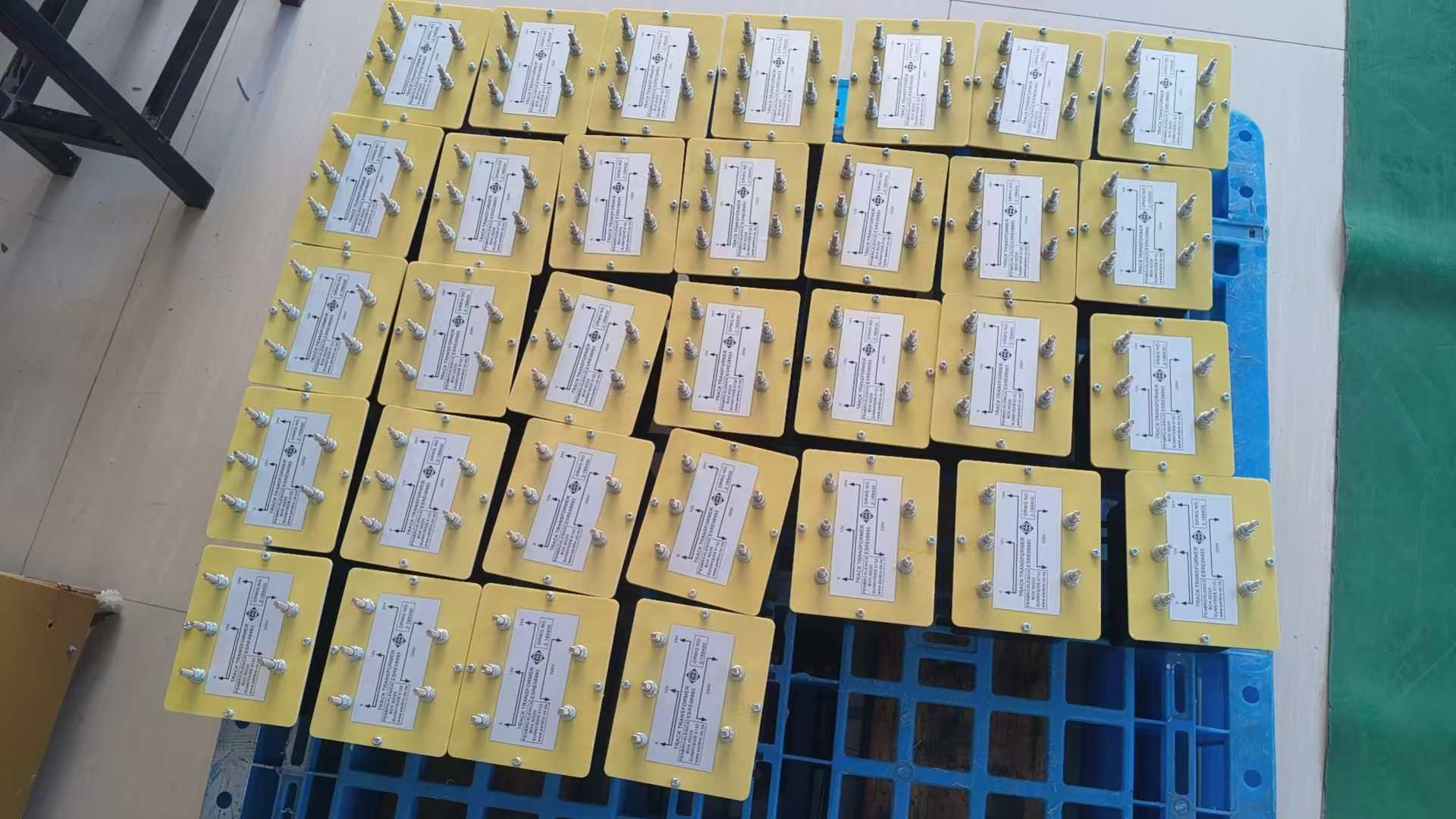 ชุดหม้อแปลงราง 220V ที่ผลิตตามสั่งสำหรับลูกค้าการรถไฟในแอฟริกาใต้